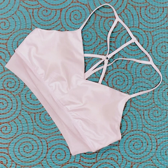 ALO Yoga Other - ALO Yoga Lavish Bra White Size L NWOT